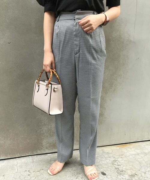 INGNI（イング）の「センタープレスパンツ（スラックス・レディース・ブラック/イエロー/グリーン/モカ/その他28/ブラウン系その他2/ホワイト系5/ブラウン系9・FREE）」の2枚目の写真