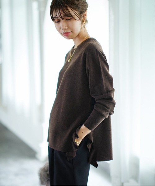 La TOTALITE（ラトータリテ）の「ミラノリブサイドフリルプルオーバー（ニット/セーター・レディース・ブラウン/ブルー/ベージュ/ブラック・FREE）」の14枚目の写真