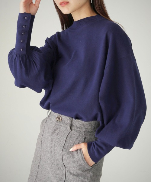 cheriella(シェリエラ)の「【cheriella】WEB限定袖ボタンボリュームハイネックサスティナニット(ニット/セーター・レディース・ブラック/ネイビー/レッド/オフホワイト/カーキ/ダークグリーン/アイボリー・M)」の6枚目の写真