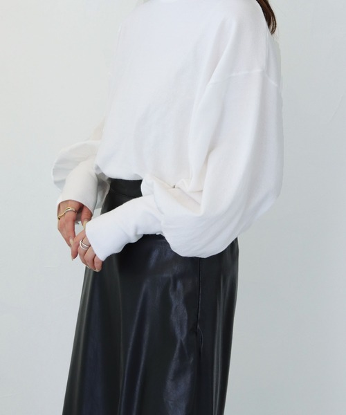 cheriella(シェリエラ)の「【cheriella】WEB限定袖ボタンボリュームハイネックサスティナニット(ニット/セーター・レディース・ブラック/ネイビー/レッド/オフホワイト/カーキ/ダークグリーン/アイボリー・M)」の11枚目の写真