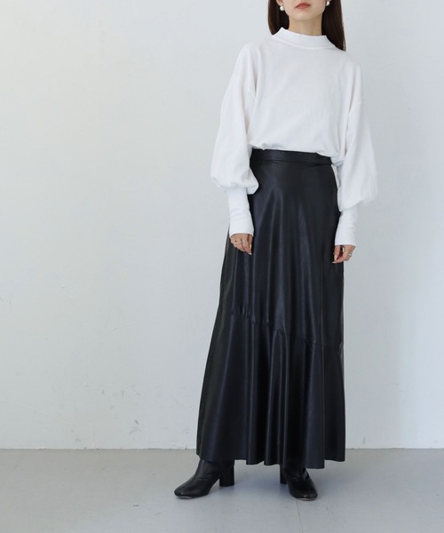 cheriella(シェリエラ)の「【cheriella】WEB限定袖ボタンボリュームハイネックサスティナニット(ニット/セーター・レディース・ブラック/ネイビー/レッド/オフホワイト/カーキ/ダークグリーン/アイボリー・M)」の8枚目の写真