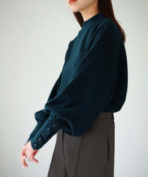 cheriella(シェリエラ)の「【cheriella】WEB限定袖ボタンボリュームハイネックサスティナニット(ニット/セーター・レディース・ブラック/ネイビー/レッド/オフホワイト/カーキ/ダークグリーン/アイボリー・M)」の18枚目の写真