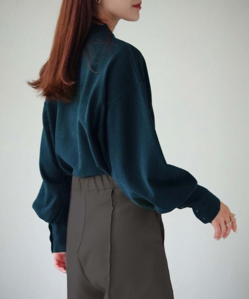 cheriella(シェリエラ)の「【cheriella】WEB限定袖ボタンボリュームハイネックサスティナニット(ニット/セーター・レディース・ブラック/ネイビー/レッド/オフホワイト/カーキ/ダークグリーン/アイボリー・M)」の19枚目の写真