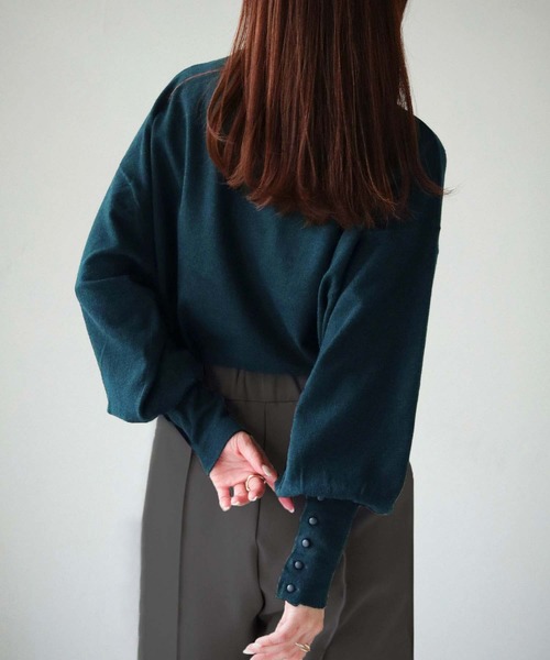 cheriella(シェリエラ)の「【cheriella】WEB限定袖ボタンボリュームハイネックサスティナニット(ニット/セーター・レディース・ブラック/ネイビー/レッド/オフホワイト/カーキ/ダークグリーン/アイボリー・M)」の20枚目の写真