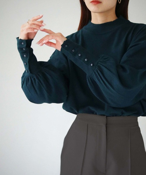 cheriella(シェリエラ)の「【cheriella】WEB限定袖ボタンボリュームハイネックサスティナニット(ニット/セーター・レディース・ブラック/ネイビー/レッド/オフホワイト/カーキ/ダークグリーン/アイボリー・M)」の16枚目の写真