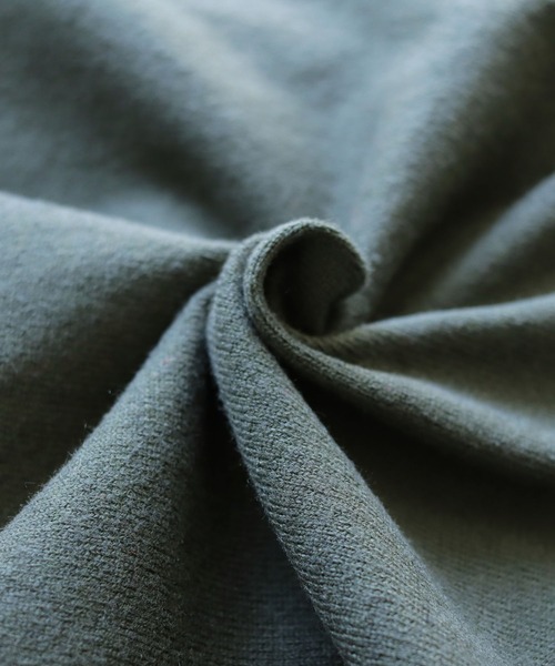 cheriella(シェリエラ)の「【cheriella】WEB限定袖ボタンボリュームハイネックサスティナニット(ニット/セーター・レディース・ブラック/ネイビー/レッド/オフホワイト/カーキ/ダークグリーン/アイボリー・M)」の13枚目の写真