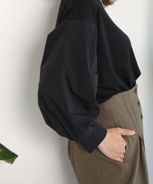 Bou Jeloud（ブージュルード）の「ドッキングカーブスリーブトップス（Tシャツ/カットソー・レディース・ブラック/ベージュ/カーキ・FREE）」の14枚目の写真