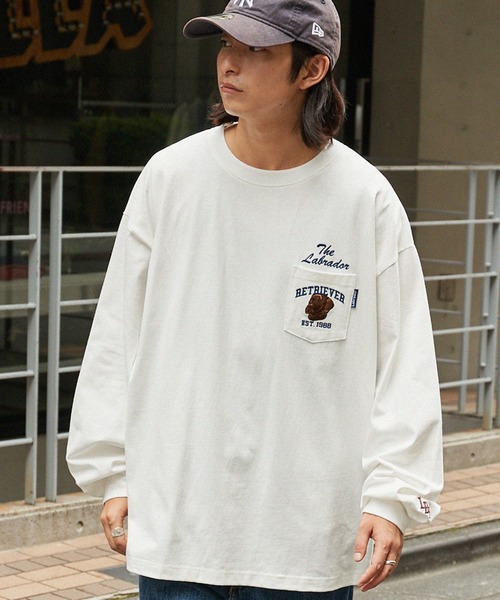 Labrador Retriever（ラブラドールリトリーバー）の「Labrador Retriever/ラブラドールレトリーバー 別注 カレッジロゴ刺繍 ビッグシルエット長袖ポケットTシャツ（Tシャツ/カットソー・メンズ・アイボリー/グリーン/ホワイト/スミクロ/ネイビー/ブラウン・L/M）」の8枚目の写真
