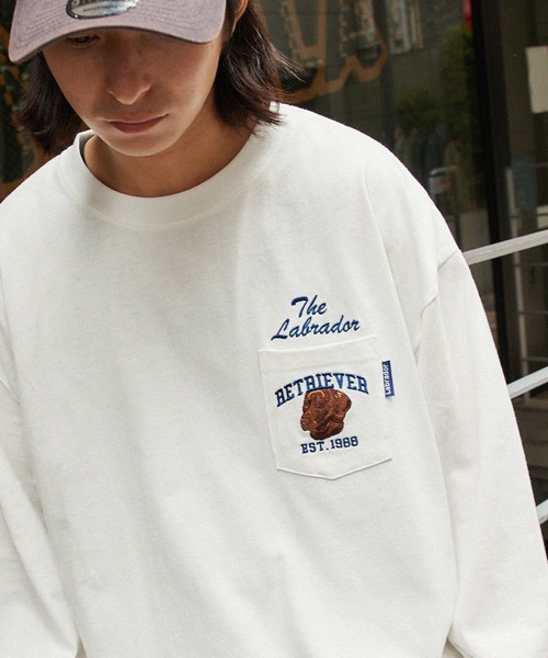 Labrador Retriever（ラブラドールリトリーバー）の「Labrador Retriever/ラブラドールレトリーバー 別注 カレッジロゴ刺繍 ビッグシルエット長袖ポケットTシャツ（Tシャツ/カットソー・メンズ・アイボリー/グリーン/ホワイト/スミクロ/ネイビー/ブラウン・L/M）」の9枚目の写真