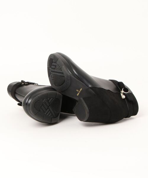 Realta（レアルタ）の「Realta(レアルタ)ビジューチャーム付き厚底フラワーカットショートブーツ（ブーツ・レディース・ブラック系その他/ブラウン系その他/ブラック・L/M/S/LL）」の5枚目の写真