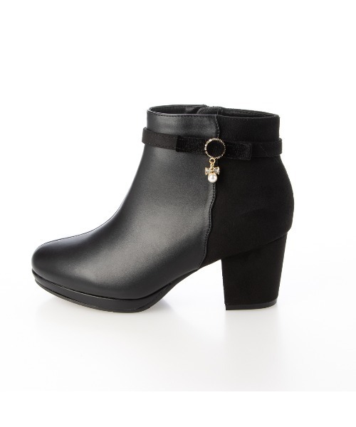 Realta（レアルタ）の「Realta(レアルタ)ビジューチャーム付き厚底フラワーカットショートブーツ（ブーツ・レディース・ブラック系その他/ブラウン系その他/ブラック・L/M/S/LL）」の13枚目の写真