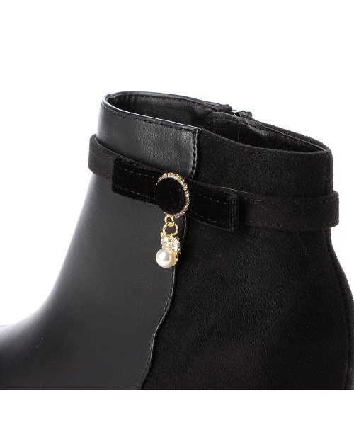 Realta（レアルタ）の「Realta(レアルタ)ビジューチャーム付き厚底フラワーカットショートブーツ（ブーツ・レディース・ブラック系その他/ブラウン系その他/ブラック・L/M/S/LL）」の16枚目の写真