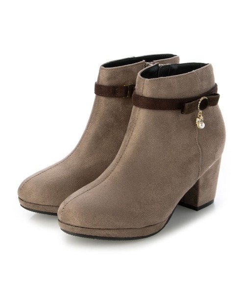 Realta（レアルタ）の「Realta(レアルタ)ビジューチャーム付き厚底フラワーカットショートブーツ（ブーツ・レディース・ブラック系その他/ブラウン系その他/ブラック・L/M/S/LL）」の10枚目の写真