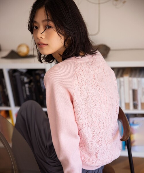 組曲(クミキョク)の「【選べる8色展開・春まで使える!】バックレースカラー ニット(ニット/セーター・レディース・アイボリー系/ネイビー系/レッド系/ライトグレー系/グリーン系/ピンク系/イエロー系/ローズ系・2)」の6枚目の写真