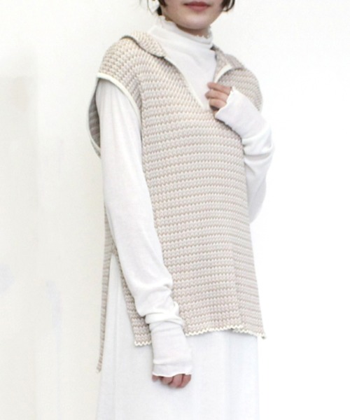 STYLEBLOCK(スタイルブロック)の「シェプロンリブニットキーネックノースリーブプルオーバー(ニット/セーター・レディース・ベージュ/グリーン/ホワイト系その他/ブラック・M)」の1枚目の写真