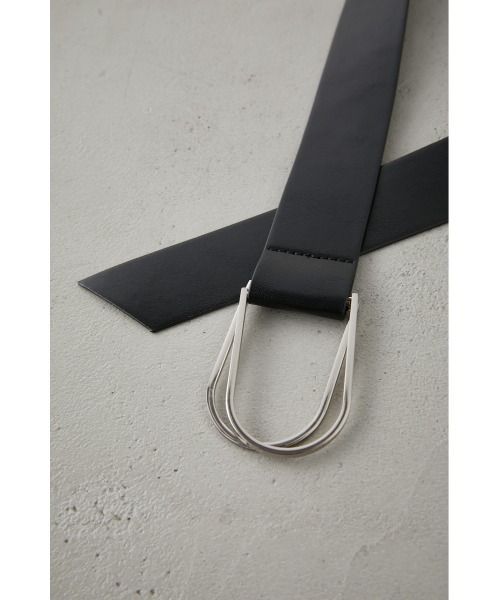 AZUL by moussy（アズールバイマウジー）の「DEFORMATION BUCKLE BELT/でフォーメーションバックルベルト（ベルト・レディース・ライトベージュ/ブラック・FREE）」の5枚目の写真