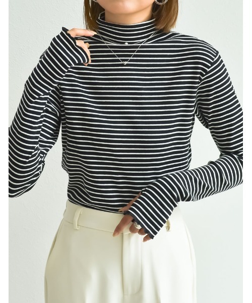 Re:EDIT（リエディ）の「指穴リブカットソーハイネックトップス（Tシャツ/カットソー・レディース・ブルー/杢グレー/ホワイト×ブラック/ブラック/ブラック×ホワイト/ホワイト/ブルー系その他/ブラック系その他・MEDIUM/LARGE）」の4枚目の写真