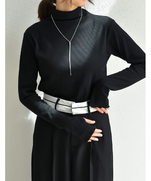 Re:EDIT（リエディ）の「指穴リブカットソーハイネックトップス（Tシャツ/カットソー・レディース・ブルー/杢グレー/ホワイト×ブラック/ブラック/ブラック×ホワイト/ホワイト/ブルー系その他/ブラック系その他・MEDIUM/LARGE）」の5枚目の写真