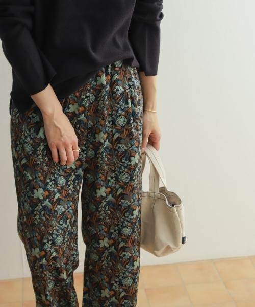 URBAN RESEARCH DOORS（アーバンリサーチドアーズ）の「フラワープリントイージーパンツ（その他パンツ・レディース・アイボリー/パープル/ネイビー/ブルー系その他/オレンジ/グリーン・SMALL/MEDIUM）」の16枚目の写真
