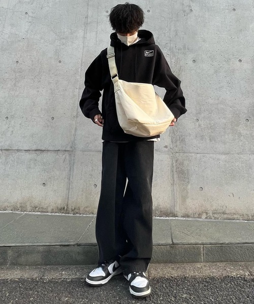 Snap club（スナップクラブ）の「【Snap club】ドロストナイロンショルダーバック（ショルダーバッグ・レディース・ブラック/カーキ/アイボリー/ブルー・FREE）」の6枚目の写真