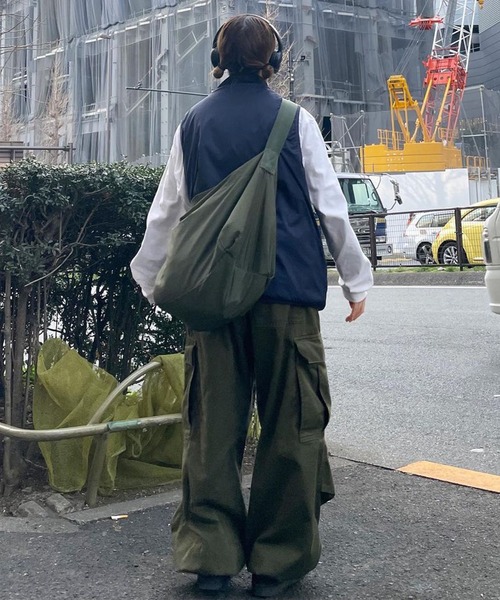 Snap club（スナップクラブ）の「【Snap club】ドロストナイロンショルダーバック（ショルダーバッグ・レディース・ブラック/カーキ/アイボリー/ブルー・FREE）」の8枚目の写真