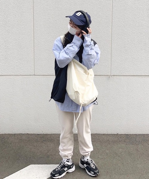 Snap club（スナップクラブ）の「【Snap club】ドロストナイロンショルダーバック（ショルダーバッグ・レディース・ブラック/カーキ/アイボリー/ブルー・FREE）」の14枚目の写真