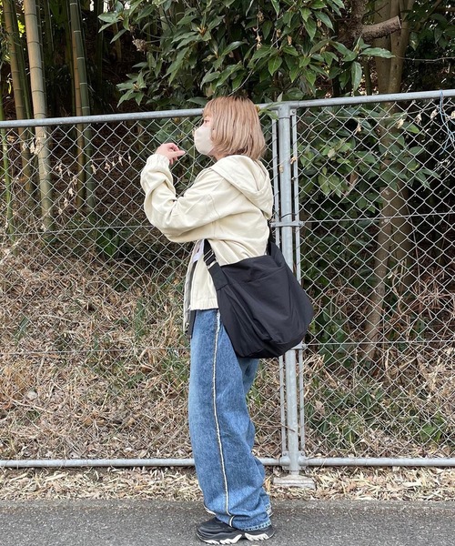 Snap club（スナップクラブ）の「【Snap club】ドロストナイロンショルダーバック（ショルダーバッグ・レディース・ブラック/カーキ/アイボリー/ブルー・FREE）」の21枚目の写真