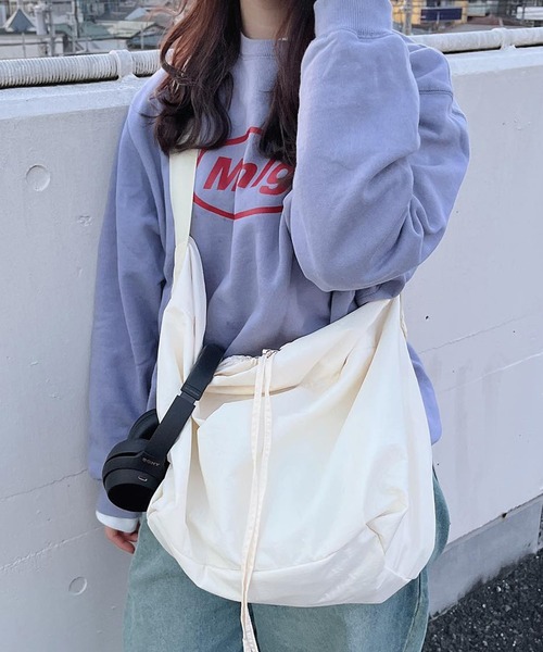 Snap club（スナップクラブ）の「【Snap club】ドロストナイロンショルダーバック（ショルダーバッグ・レディース・ブラック/カーキ/アイボリー/ブルー・FREE）」の16枚目の写真