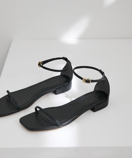 ROPE'（ロペ）の「ナローアンクルストラップサンダル（サンダル・レディース・ブラック/ブルー・37/36/36.5/37.5）」の2枚目の写真