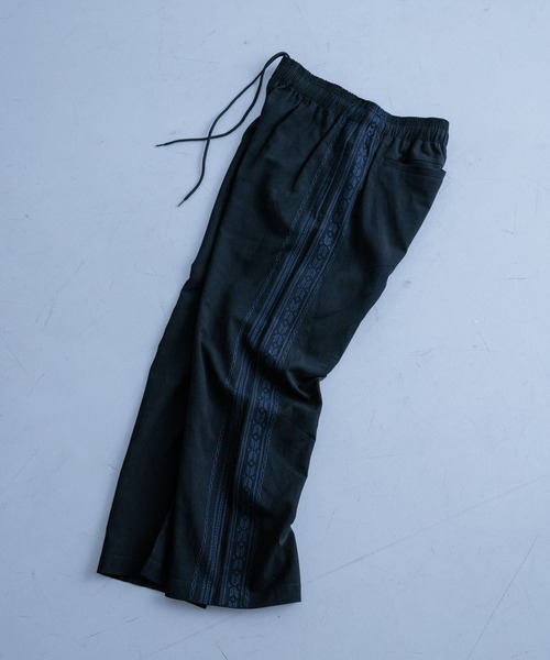 ITEMS URBANRESEARCH(アイテムズ アーバンリサーチ)の「『セットアップ対応』リネン混 刺繍ワイドパンツ(その他パンツ・メンズ・ピンク/カーキ/ブラック・LARGE/MEDIUM)」の2枚目の写真
