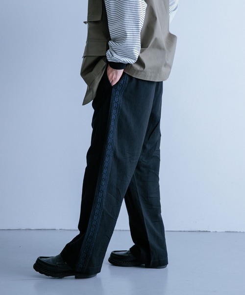 ITEMS URBANRESEARCH(アイテムズ アーバンリサーチ)の「『セットアップ対応』リネン混 刺繍ワイドパンツ(その他パンツ・メンズ・ピンク/カーキ/ブラック・LARGE/MEDIUM)」の13枚目の写真