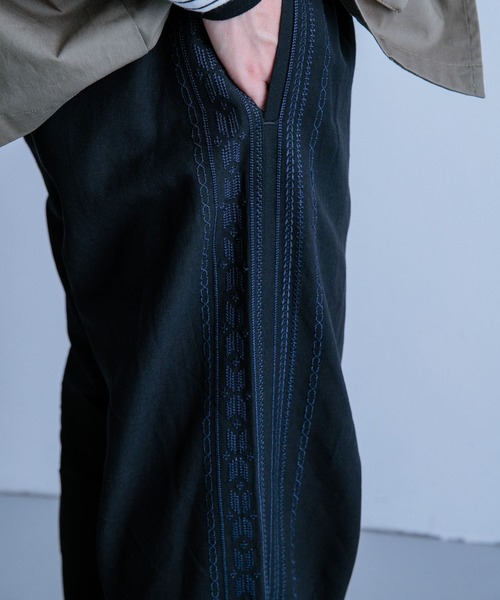 ITEMS URBANRESEARCH(アイテムズ アーバンリサーチ)の「『セットアップ対応』リネン混 刺繍ワイドパンツ(その他パンツ・メンズ・ピンク/カーキ/ブラック・LARGE/MEDIUM)」の16枚目の写真