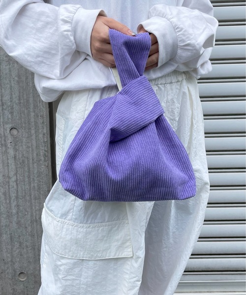 HIKA（ヒカ）の「【HIKA】コーデュロイミニマム巾着BAG（ハンドバッグ・レディース・ブラック/パープル/ベージュ/グレー/ブルー/ダークグリーン/グリーン/オリーブ/キャメル/オレンジ/ホワイト/ピンク/ライトグリーン/ライトピンク/レッド・FREE）」の10枚目の写真
