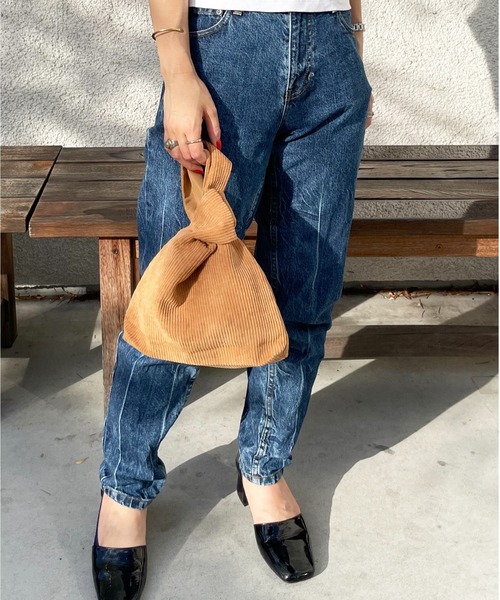 HIKA（ヒカ）の「【HIKA】コーデュロイミニマム巾着BAG（ハンドバッグ・レディース・ブラック/パープル/ベージュ/グレー/ブルー/ダークグリーン/グリーン/オリーブ/キャメル/オレンジ/ホワイト/ピンク/ライトグリーン/ライトピンク/レッド・FREE）」の11枚目の写真