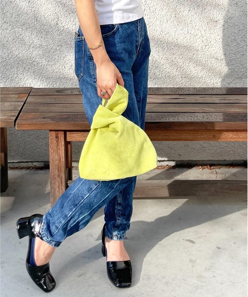 HIKA（ヒカ）の「【HIKA】コーデュロイミニマム巾着BAG（ハンドバッグ・レディース・ブラック/パープル/ベージュ/グレー/ブルー/ダークグリーン/グリーン/オリーブ/キャメル/オレンジ/ホワイト/ピンク/ライトグリーン/ライトピンク/レッド・FREE）」の6枚目の写真