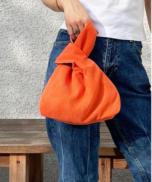 HIKA（ヒカ）の「【HIKA】コーデュロイミニマム巾着BAG（ハンドバッグ・レディース・ブラック/パープル/ベージュ/グレー/ブルー/ダークグリーン/グリーン/オリーブ/キャメル/オレンジ/ホワイト/ピンク/ライトグリーン/ライトピンク/レッド・FREE）」の15枚目の写真