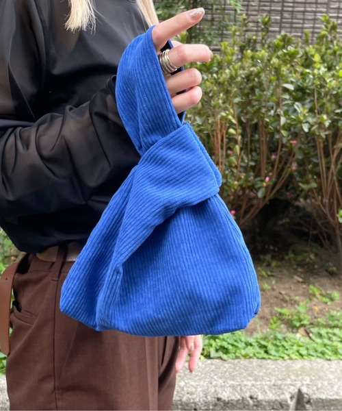 HIKA（ヒカ）の「【HIKA】コーデュロイミニマム巾着BAG（ハンドバッグ・レディース・ブラック/パープル/ベージュ/グレー/ブルー/ダークグリーン/グリーン/オリーブ/キャメル/オレンジ/ホワイト/ピンク/ライトグリーン/ライトピンク/レッド・FREE）」の9枚目の写真