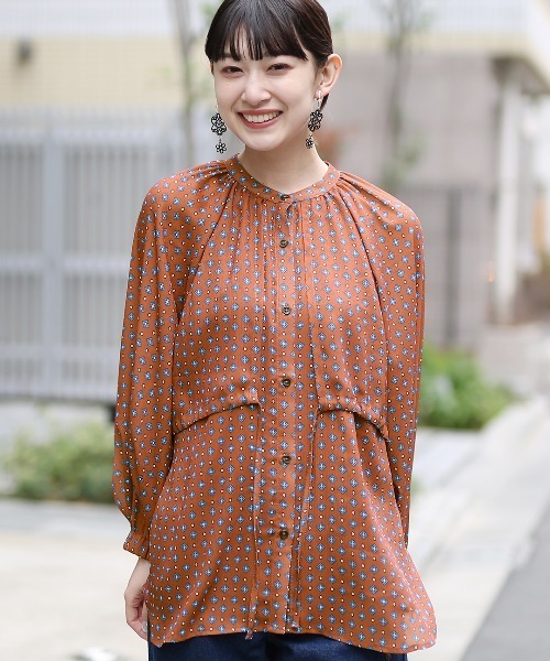 チチカカ（チチカカ）の「モチーフドットプリントチュニックブラウス（シャツ/ブラウス・レディース・ブラウン/ネイビー/ベージュ・FREE）」の2枚目の写真