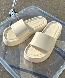 フラットサンダル