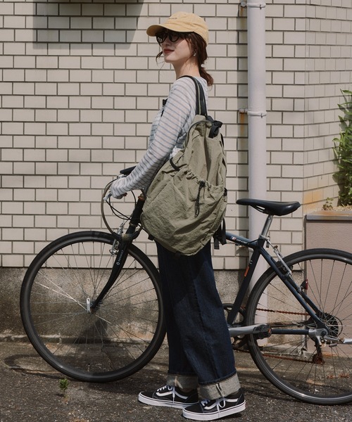 210nouve(トゥージュヌーブ)の「ドローストリングナイロンバックパック(バックパック/リュック・レディース・ブラック/アイボリー/カーキ/ブルー/ピンク・FREE)」の17枚目の写真