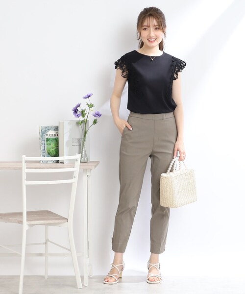 couture brooch（クチュールブローチ）の「◆【SS-LL/ウエストゴムでラクチン】フェイクパールアクセントハイパーストレッチパンツ（その他パンツ・レディース・ネイビー/ブラック/オリーブ/アイボリー系1・40/38/42/36/34）」の11枚目の写真