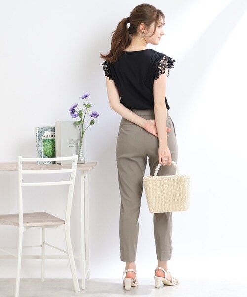 couture brooch（クチュールブローチ）の「◆【SS-LL/ウエストゴムでラクチン】フェイクパールアクセントハイパーストレッチパンツ（その他パンツ・レディース・ネイビー/ブラック/オリーブ/アイボリー系1・40/38/42/36/34）」の6枚目の写真