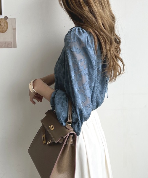 ジャガードフラワーバルーンスリーブブラウス