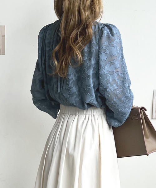 ジャガードフラワーバルーンスリーブブラウス