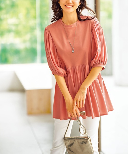 BELLUNA（ベルーナ）の「異素材使いフレアーデザインチュニック（チュニック・レディース・アイボリー/チャコール/コーラル・LARGE/MEDIUM/X-LARGE）」の3枚目の写真