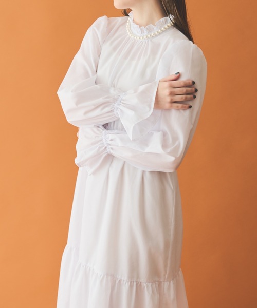 MERLOT（メルロー）の「襟フリルティアードワンピース（ワンピース・レディース・サックスブルー/ブラック/ホワイト・MT/FREE）」の10枚目の写真