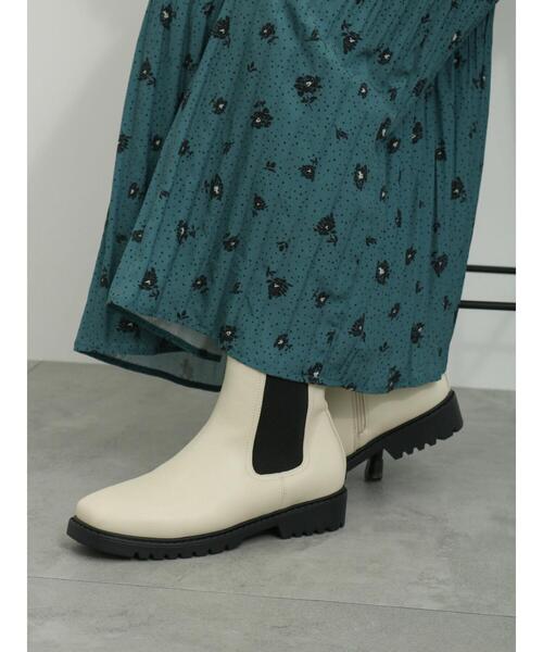 Samansa Mos2 blue（サマンサモスモスブルー）の「サイドゴアブーツ（ドレスシューズ・レディース・ブラック/カーキ/キナリ・M/L）」の2枚目の写真