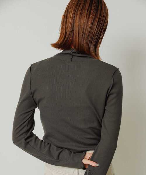 SENSE OF PLACE by URBAN RESEARCH(センスオブプレイスバイアーバンリサーチ)の「『静電気防止』メローハイネックトップ(Tシャツ/カットソー・レディース・ブラック/オレンジ/オフホワイト/チャコールグレー・ONE)」の15枚目の写真