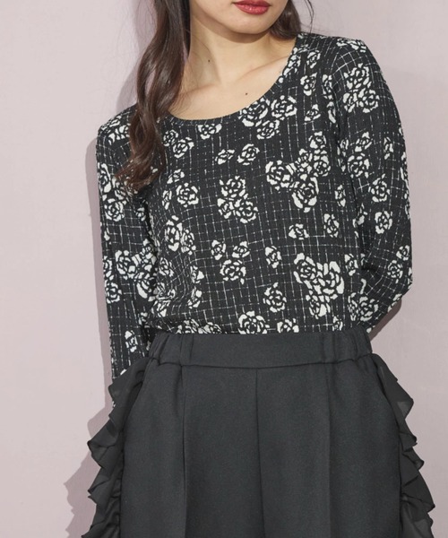 ESCAR(エスカー)の「■ESCAR Uネッククレープカットプルオーバー(Tシャツ/カットソー・レディース・ブラック/ブラック系その他・FREE)」の2枚目の写真