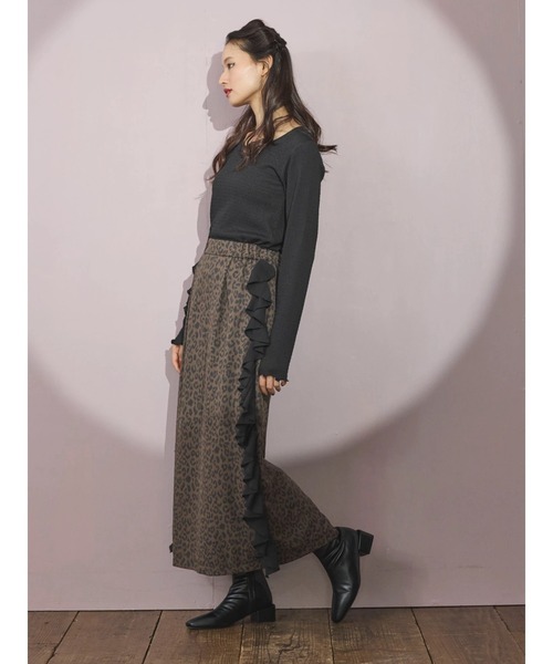 ESCAR(エスカー)の「■ESCAR Uネッククレープカットプルオーバー(Tシャツ/カットソー・レディース・ブラック/ブラック系その他・FREE)」の8枚目の写真